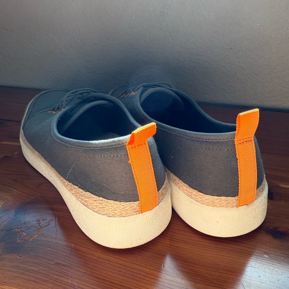 Vionic Jovie WMN (size 10) Gray Canvas Arch Support Shoes with Orange Accents - Picture 2 of 9